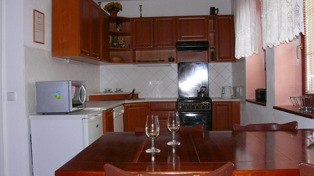 Apartment Zelezny Hrozen Valtice Szoba fotó