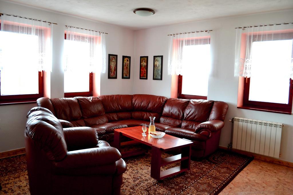 Apartment Zelezny Hrozen Valtice Szoba fotó